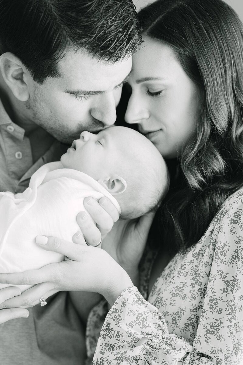 Best Time to Photograph Newborns for Beautiful Memories